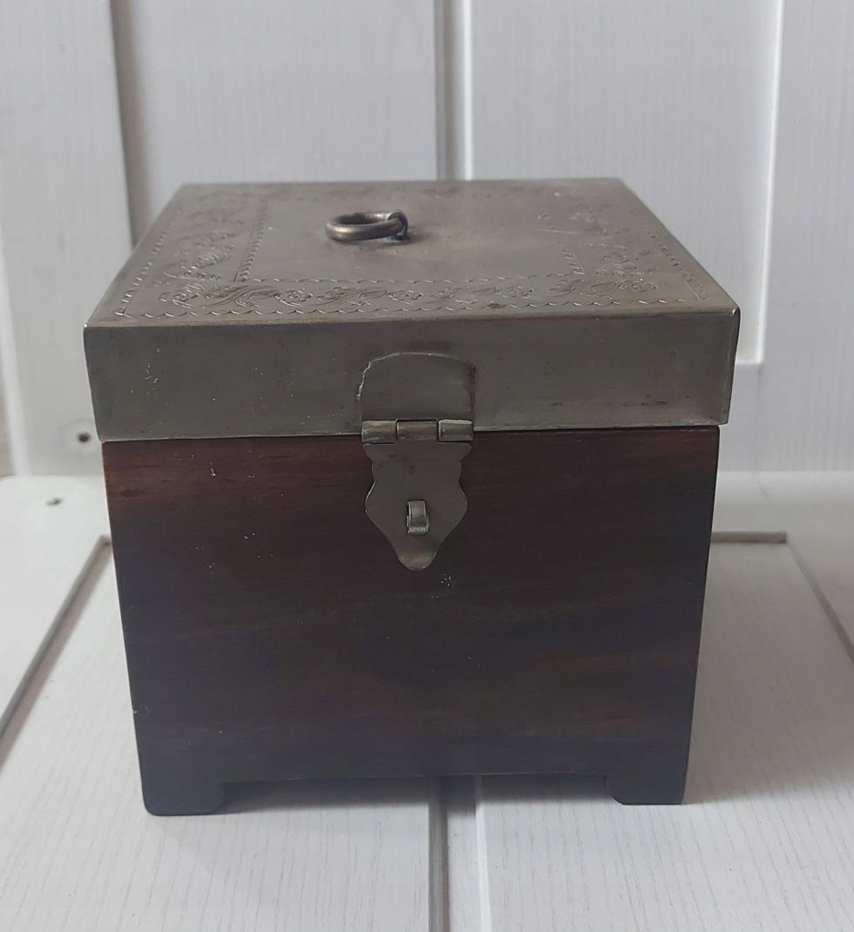 Stara skrzynka szkatułka pudełko Prl