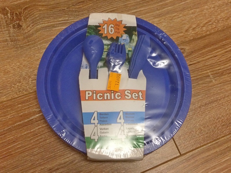 Nowy zestaw piknikowy: 4 talerze + sztućce