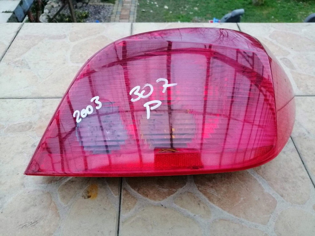 LAMPA PRAWA TYŁ PEUGEOT 307 HB ORYGINAŁ