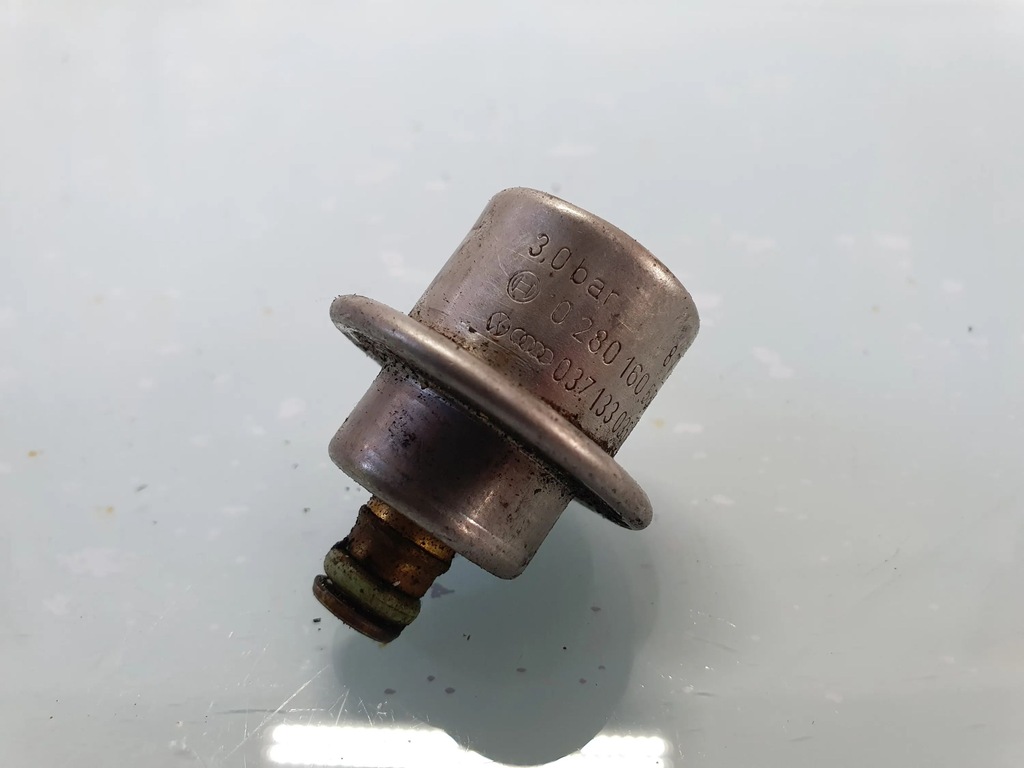 Audi A3 S3 8L 1999 Czujnik ciśnienia paliwa