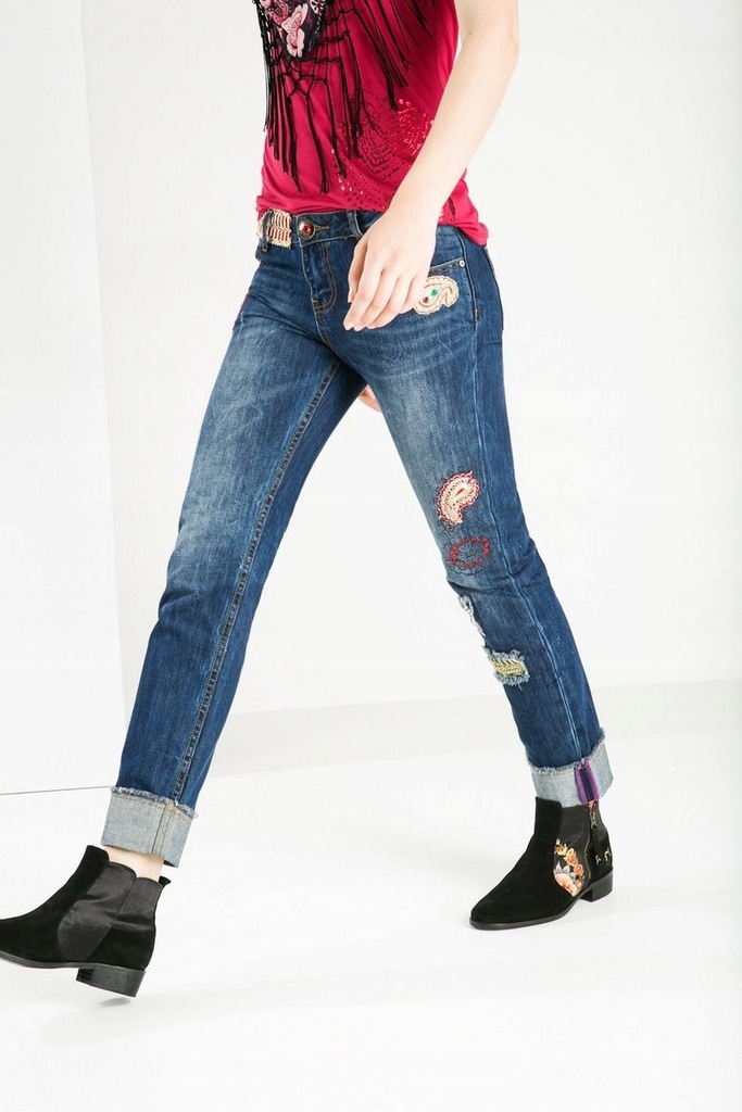 DESIGUAL Granatowe jeansy naszywki cekiny (26)