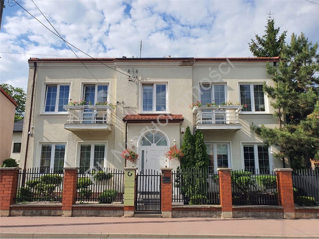 Dom, Wołomin, Wołomin (gm.), 275 m²