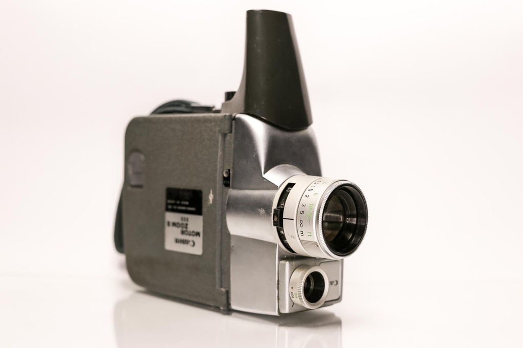 Купить Старая камера Canon Motor Zoom 8 EEE: отзывы, фото, характеристики в интерне-магазине Aredi.ru