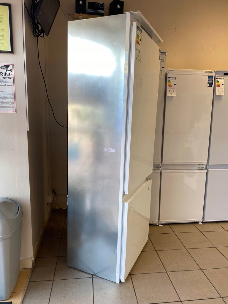 Купить Whirlpool SP40 800 EU 1 РОЗЕТКА встраиваемый холодильник: отзывы ...