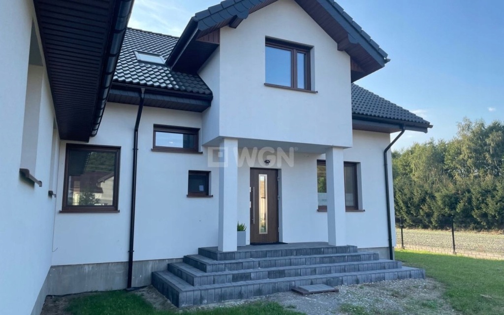 Dom, Krzyworzeka, Mokrsko (gm.), 200 m²