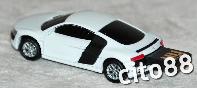 Pendrive 8 GB - Audi R8 V10 w skali 1:72