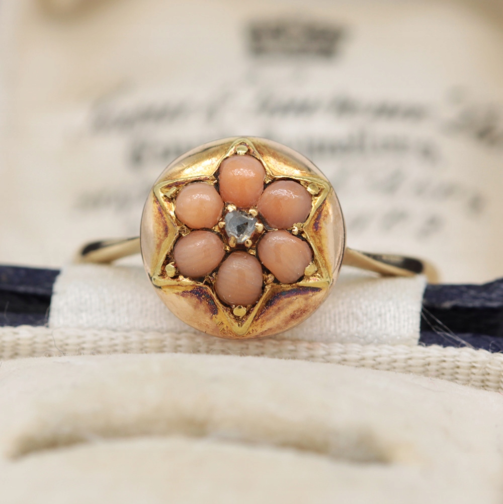 Złoty pierścionek z koralami i diamentem ANTYK