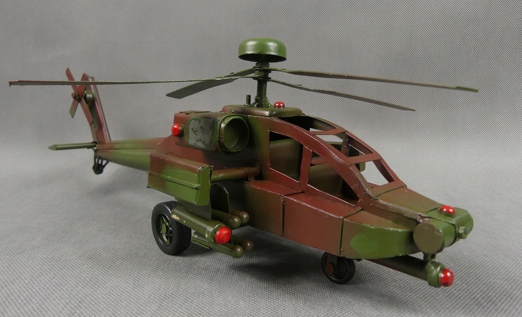 Metalowy HELIKOPTER wojskowy APACZ 38 cm