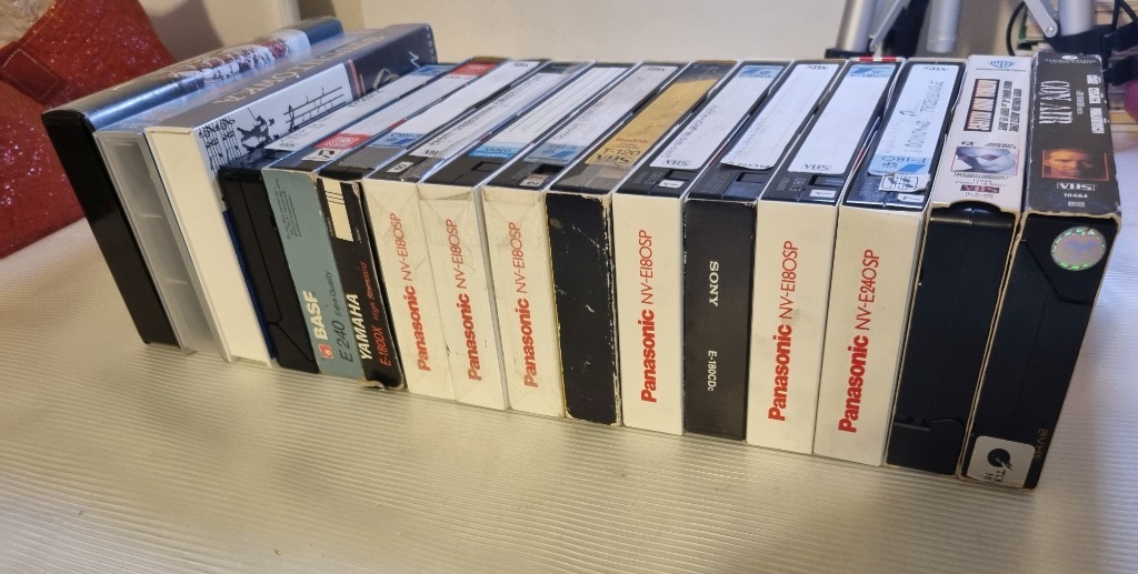 Купить Видеокассеты VHS, 16 шт., разные, 4 зл./шт.: отзывы, фото, характеристики в интерне-магазине Aredi.ru