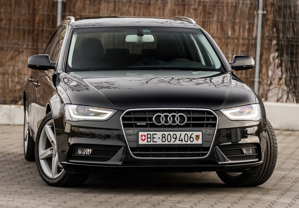 AUDI A4 B8 Lift 2.0TDI Quattro Bi Xenon Neon SLINE