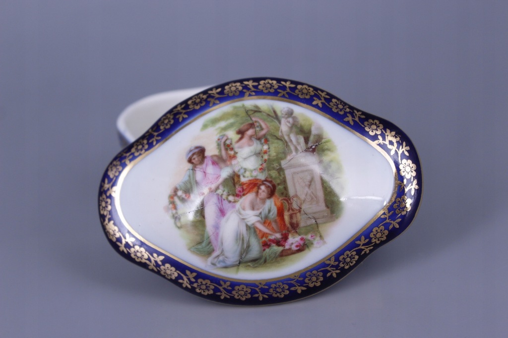 P.M Martinroda. Porcelanowe puzderko.