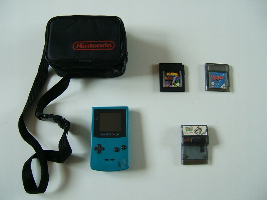 Konsola Nintendo Gameboy Color futerał i trzy gry