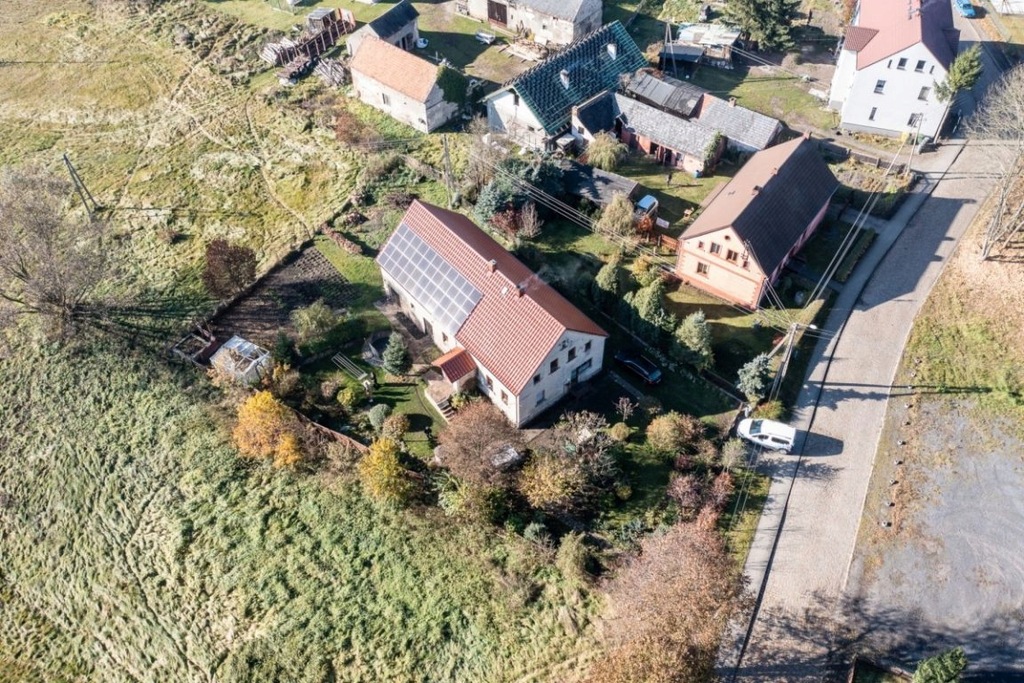 Dom, Jagodzin, Węgliniec (gm.), 1049 m²