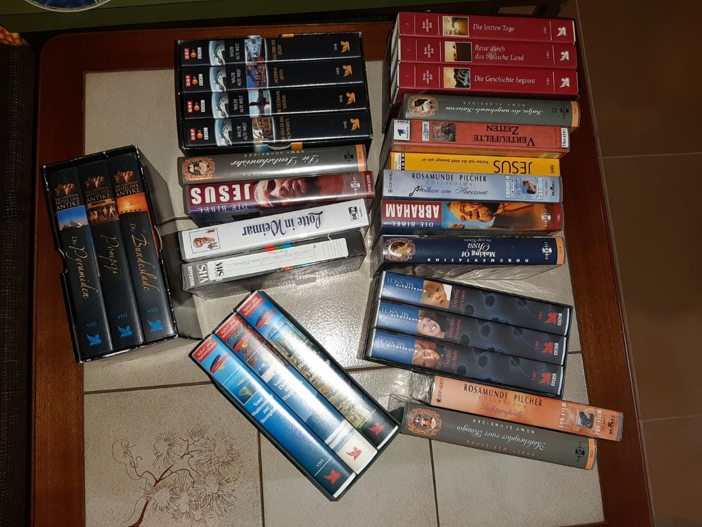 Kasety VHS 28sztuk