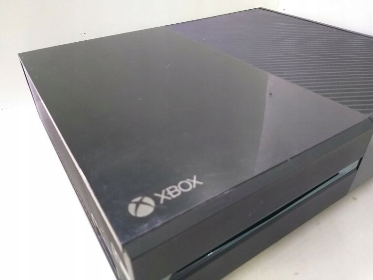 KONSOLA XBOX ONE 500GB + PAD