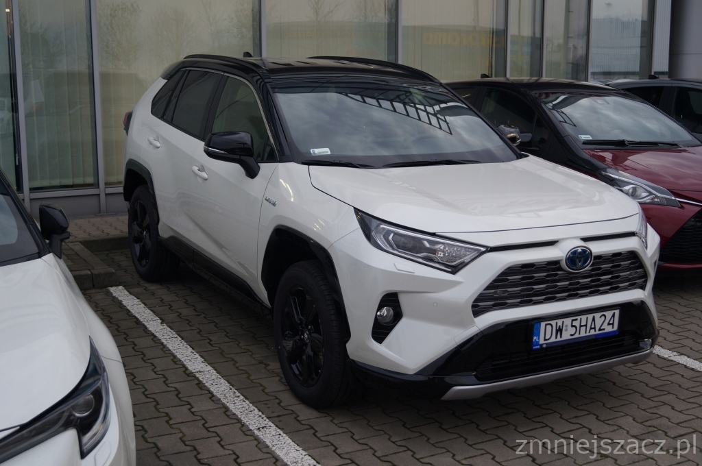 Купить Чистый гибрид Toyota RAV4 Selection. 218 л.с. Сразу: отзывы, фото, характеристики в интерне-магазине Aredi.ru