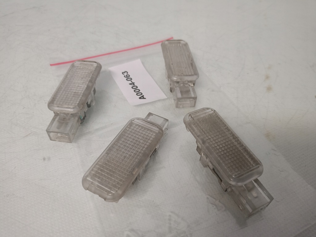 LAMPKA DRZWI BIAŁA OBRYSÓWKA KOMPLET OE AUDI A6 C5