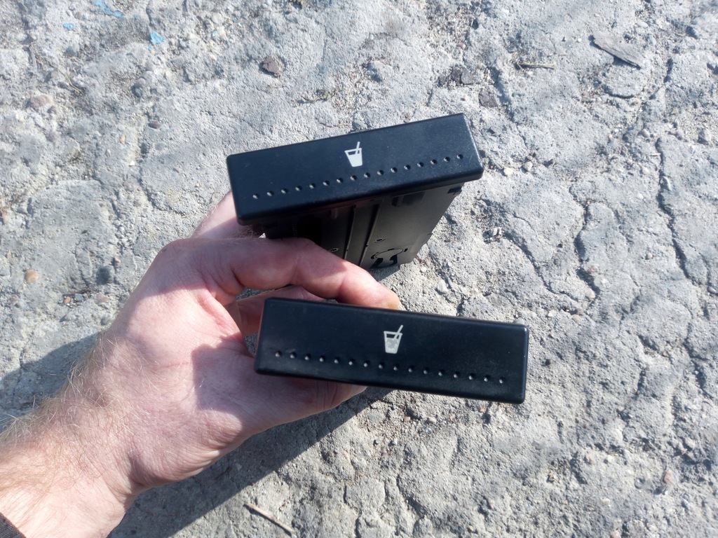 Uchwyt na kubki cup holder VW Lupo 4B0885995 12679873534 oficjalne