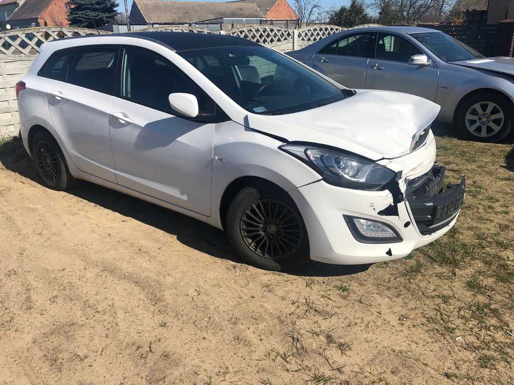 Hyundai I30 lekko uszkodzony przód 7945994451