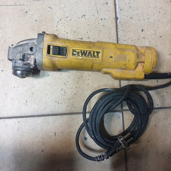 Szlifierka Dewalt DWE4205 uszkodzona