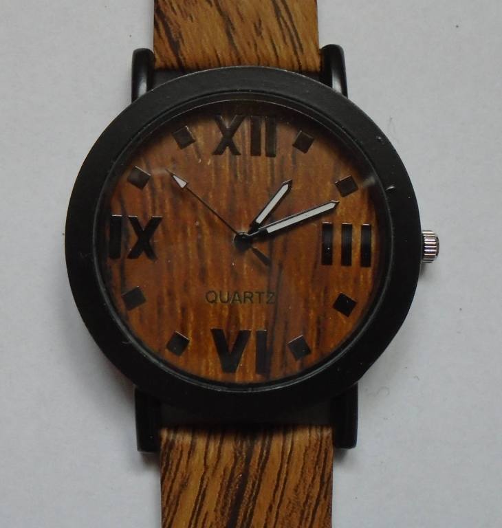 Zegarek elektroniczny drewnopodobny