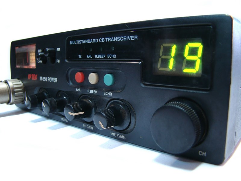 CB RADIO INTEK M-550 + GRUSZKA