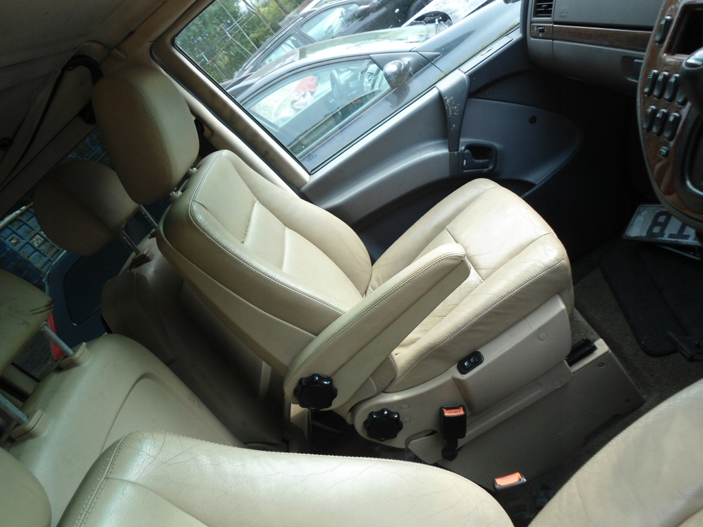 Mercedes Vito V220 7 skórzanych foteli oraz stolik
