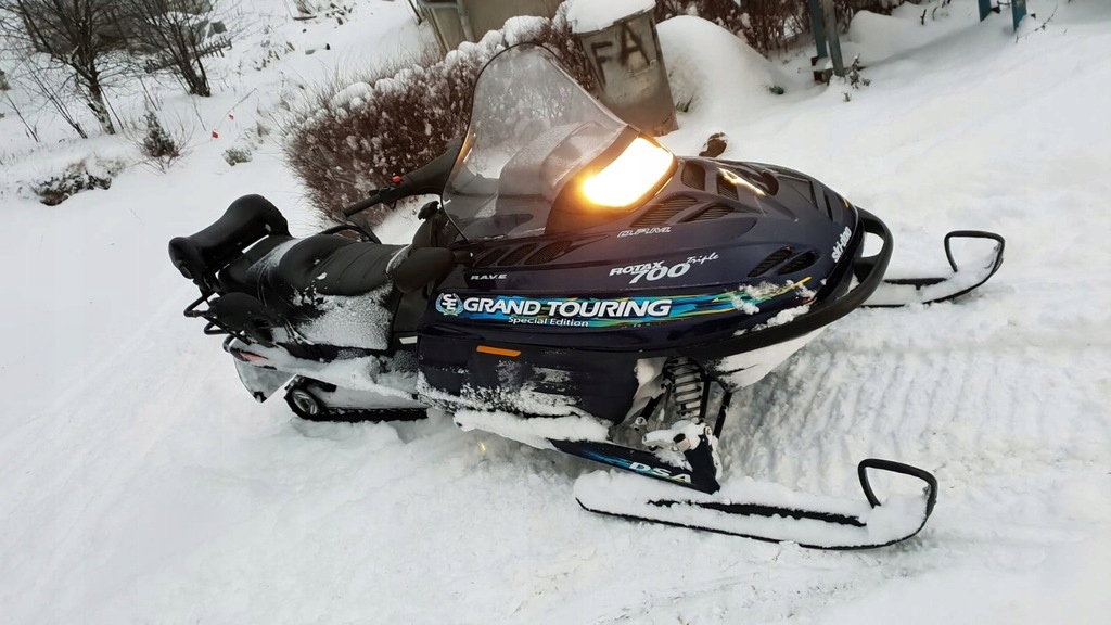 Skuter SkiDoo Bombardier Grand Touring 700SE