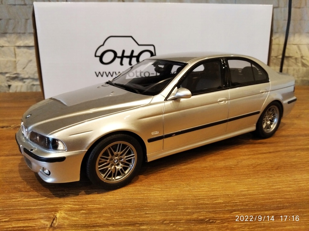BMW M5 E39 Silver Otto 1/18