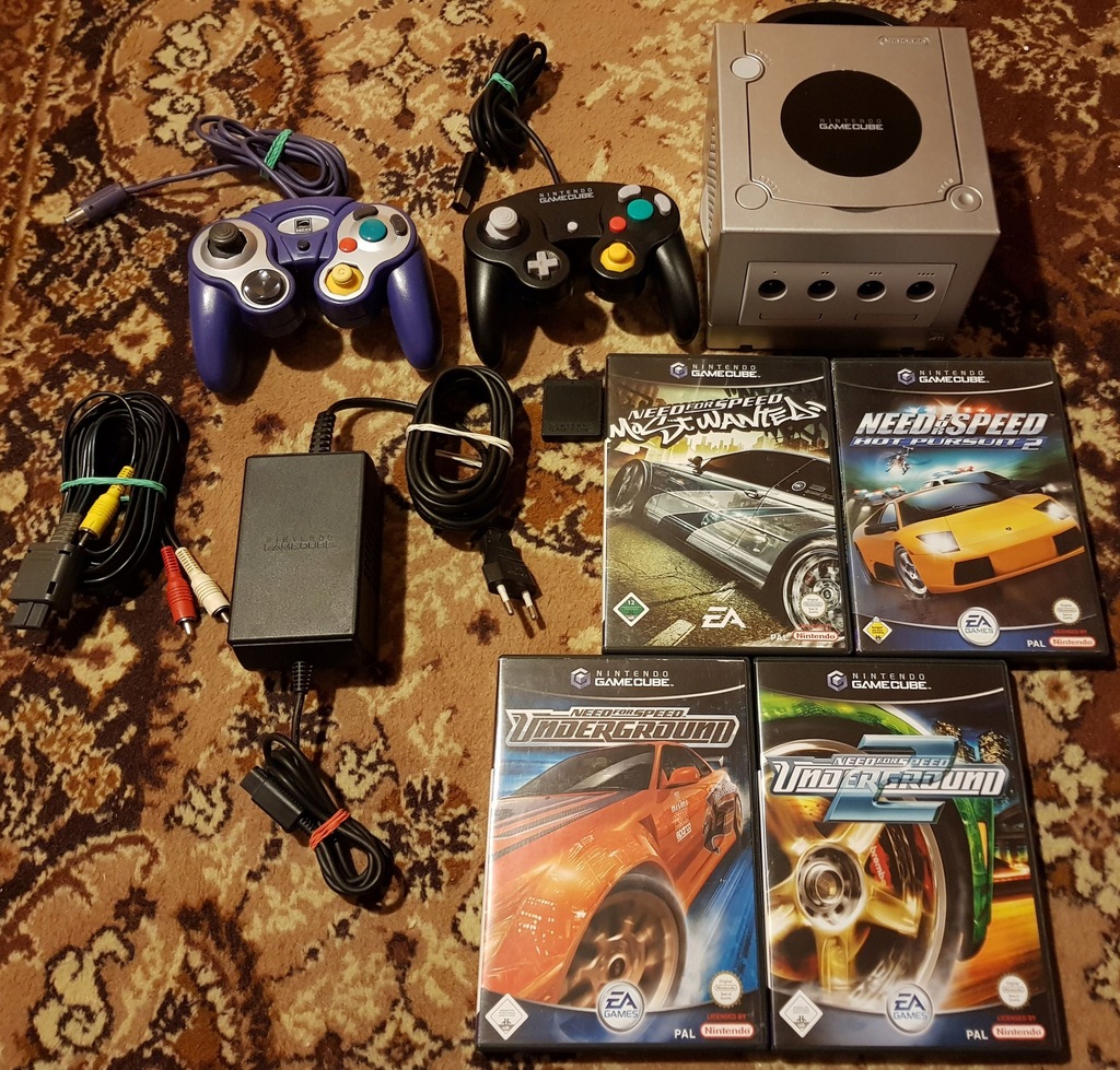 Nintendo GAMECUBE 2 pady karta pamięci 4 gry kable