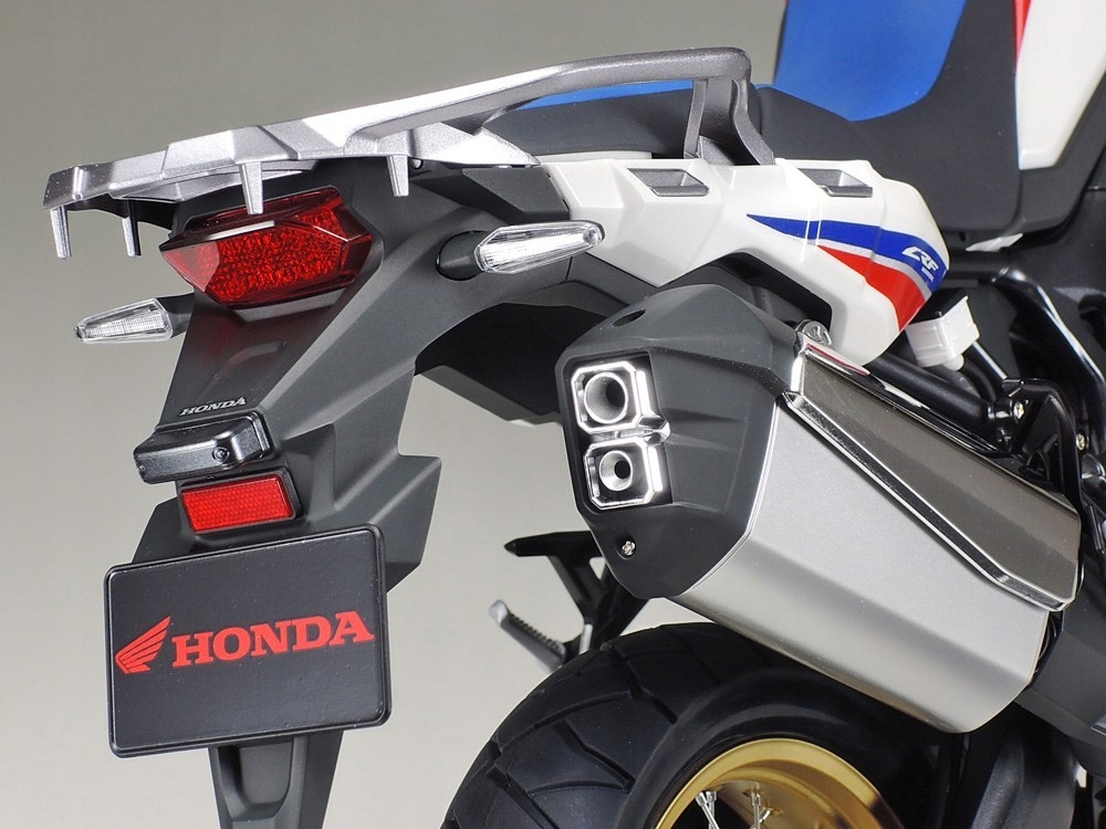 Купить 1/6 Honda CRF1000L Africa Twin Tamiya 16042: отзывы, фото, характеристики в интерне-магазине Aredi.ru