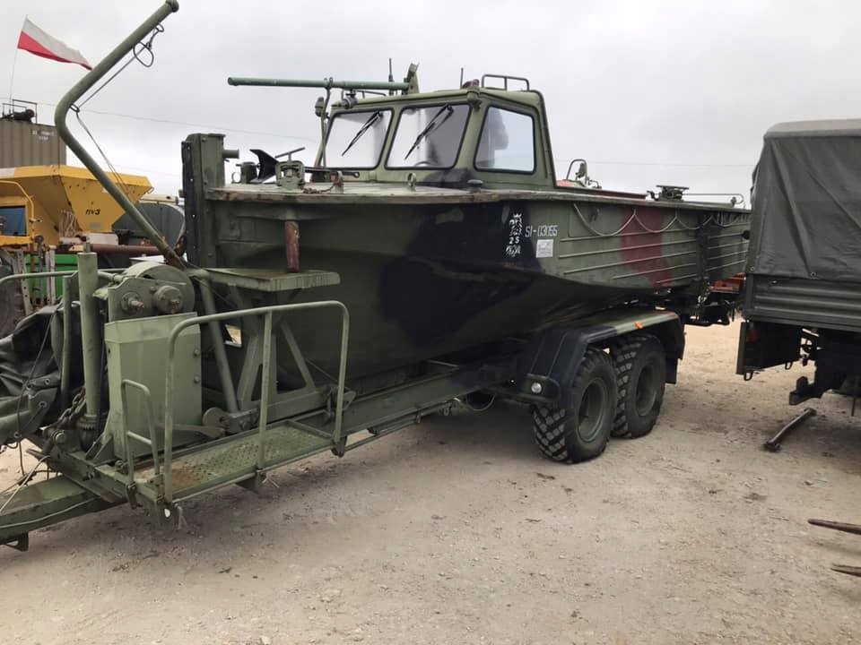Kuter Holowniczy KH-200 na przyczepie PKH-200