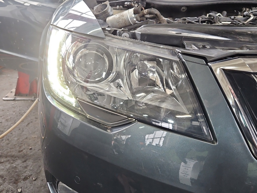 REFLEKTOR PRAWY BIXENON SKRĘTNY SKODA SUPERB II LIFT 13-15 EUROPA