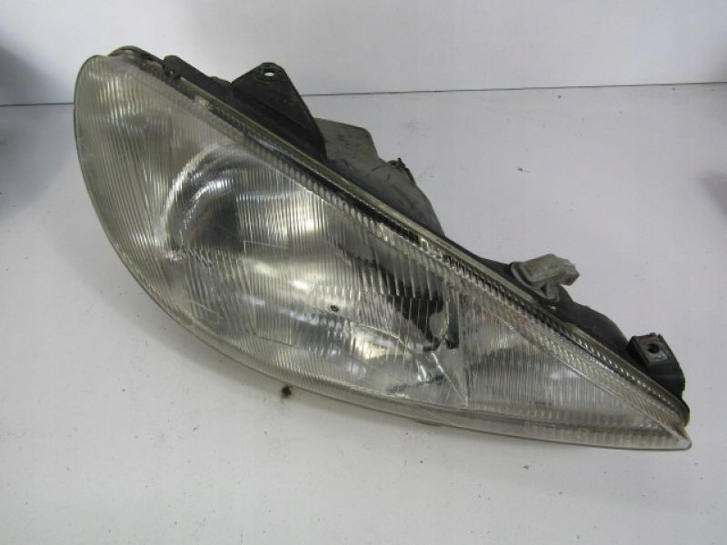 PEUGEOT 206 REFLEKTOR LAMPA PRZÓD PRAWA VALEO