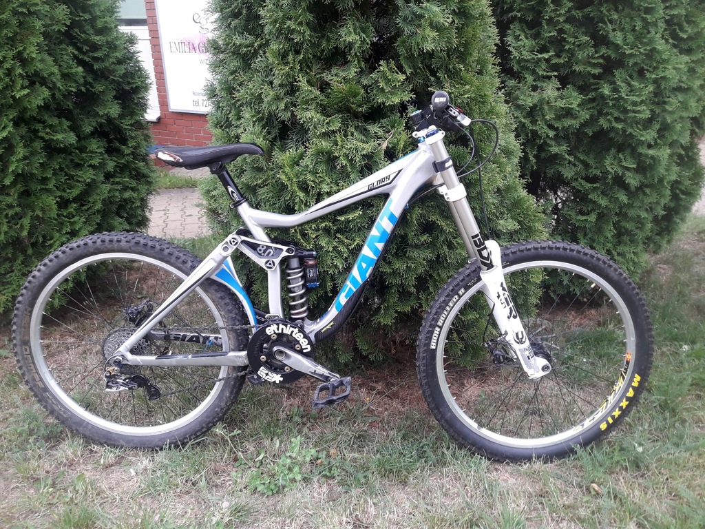 Giant Glory DH Downhill BOXXER R2C2 (demo session)