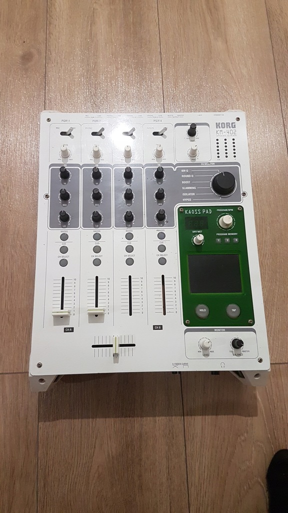 Mikser KORG KM-402 4 kanałowy cyfrowy DJ z efektem