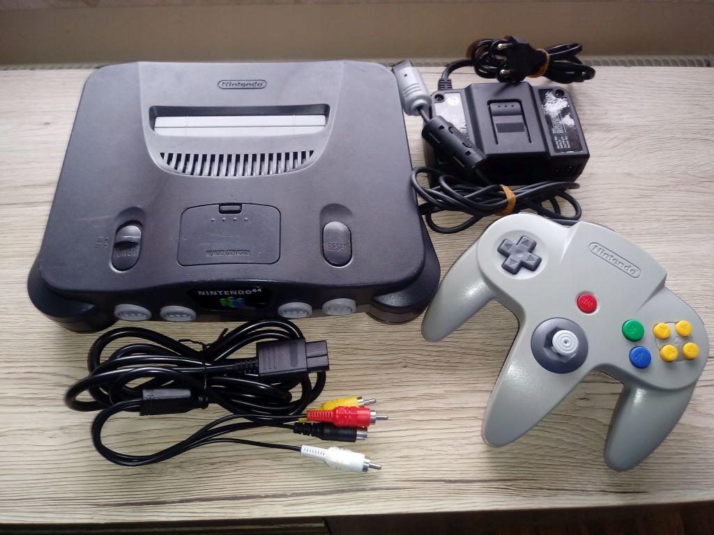 NINTENDO 64 KOMPLET