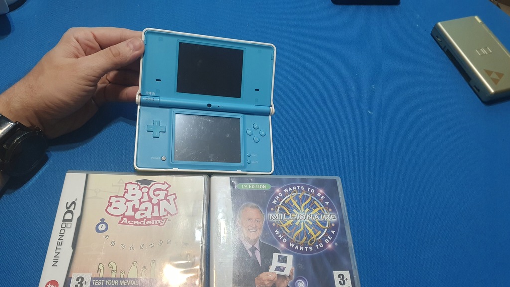 Konsola Nintendo DSi niebieska plus etui i gry