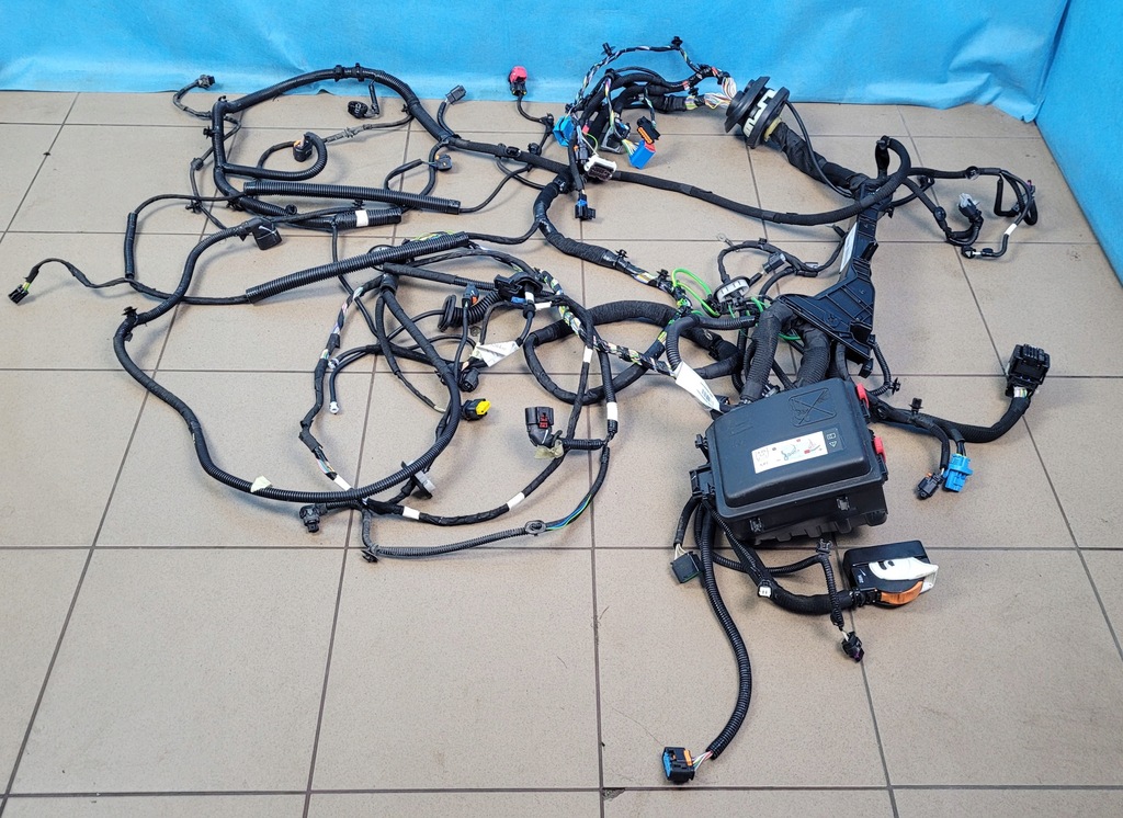 OPEL CORSA F 23r 1.2 TURBO WIĄZKA INSTALACJA KOMORY SILNIKA