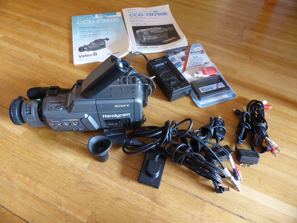 KAMERA SONY HANDYCAM VIDEO 8 CCDF250E 11968328378 oficjalne