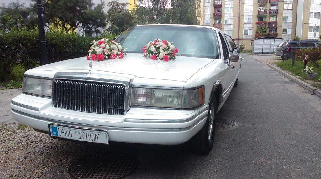 Lincoln Town Car limo