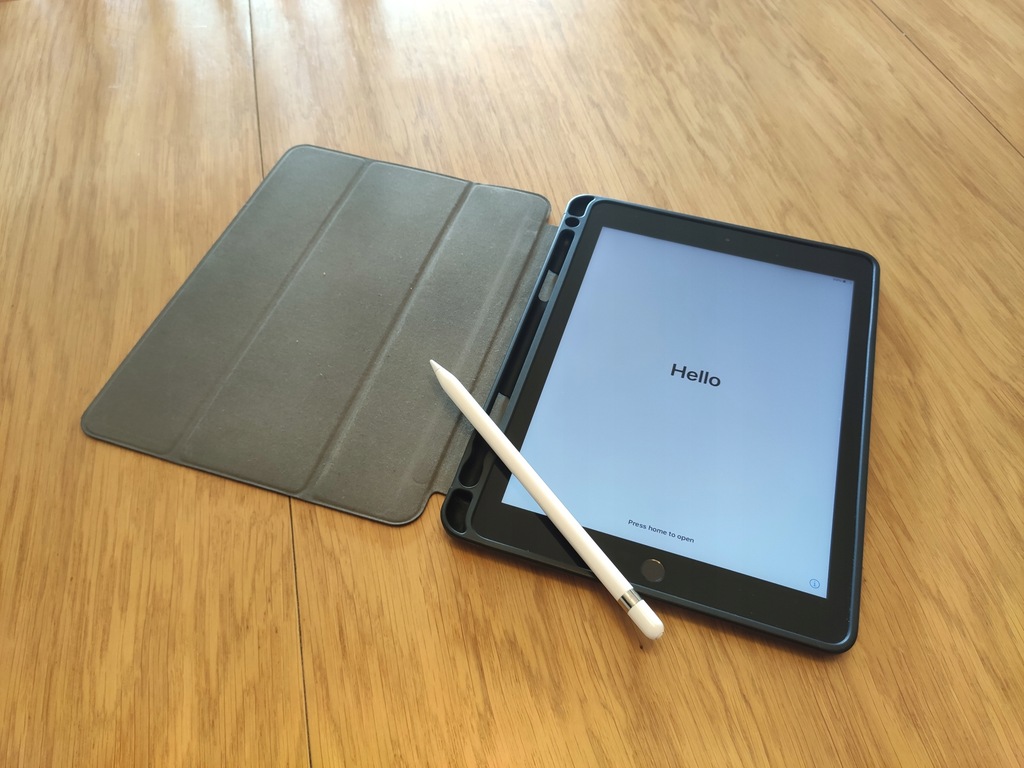 APPLE iPad 9.7 (2018) 32 GB + APPLE PENCIL + ETUI