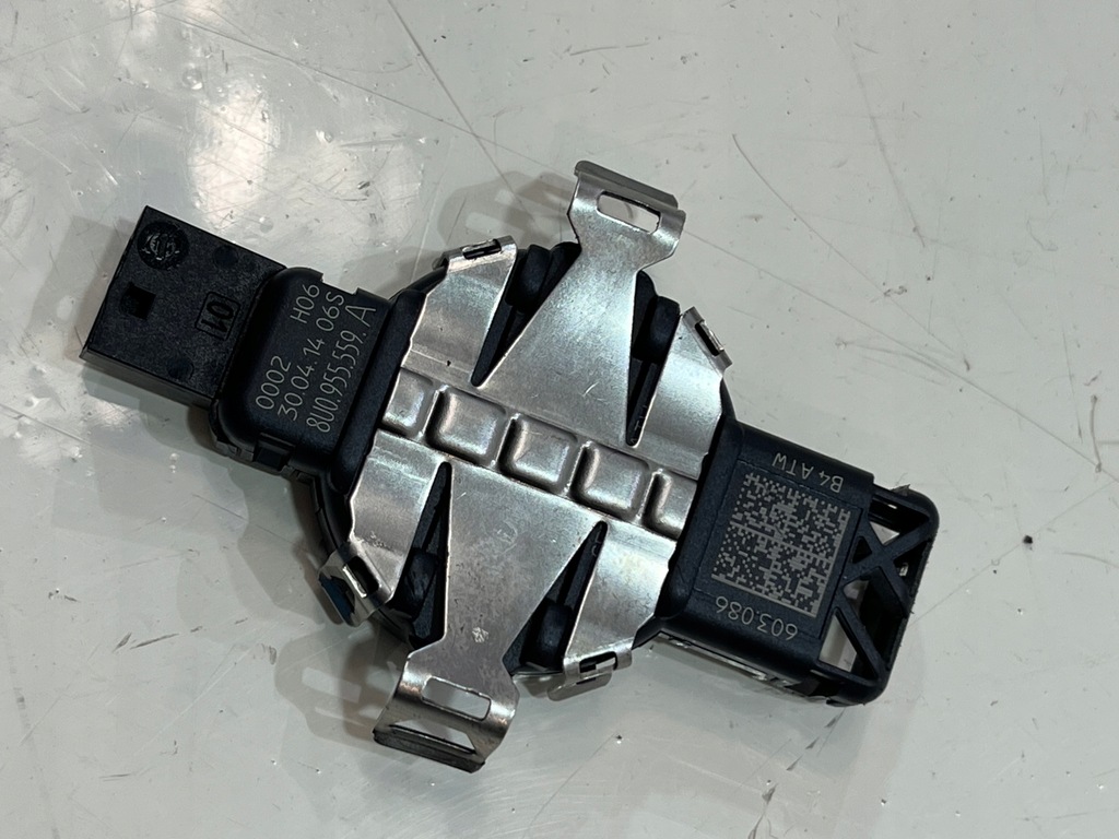 CZUJNIK SENSOR DESZCZU AUDI A3 8V 8U0955559A