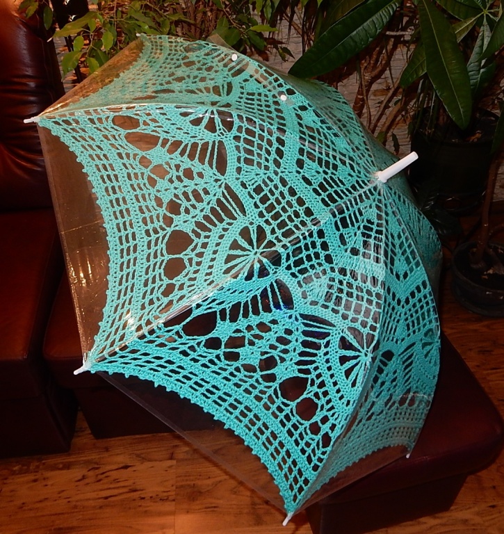 Szydełkowy parasol - unikat na aukcjach