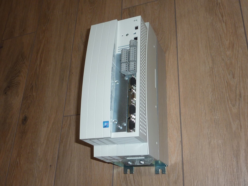 FALOWNIK STEROWNIK LENZE EVS9325-ES 10,8kVA