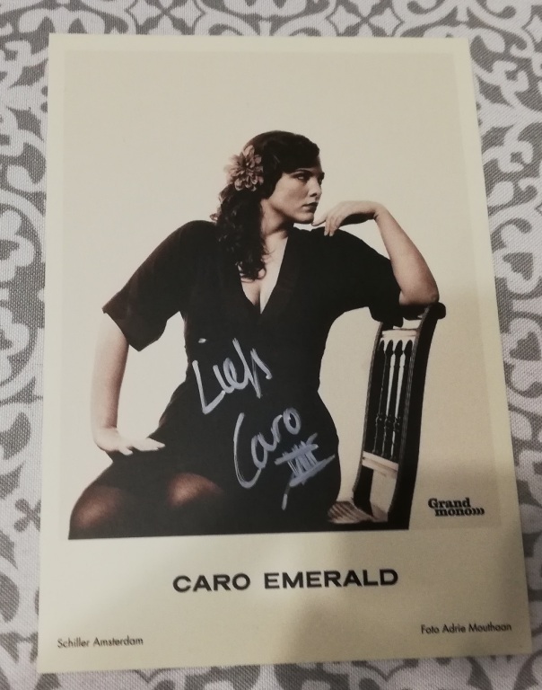 Caro Emerald - autograf na zdjęciu