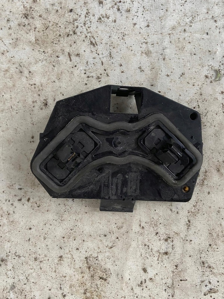 FORD S-MAX 15- UCHWYT CZUJNIKA MARTWEGO POLA PRAWY PRZÓD