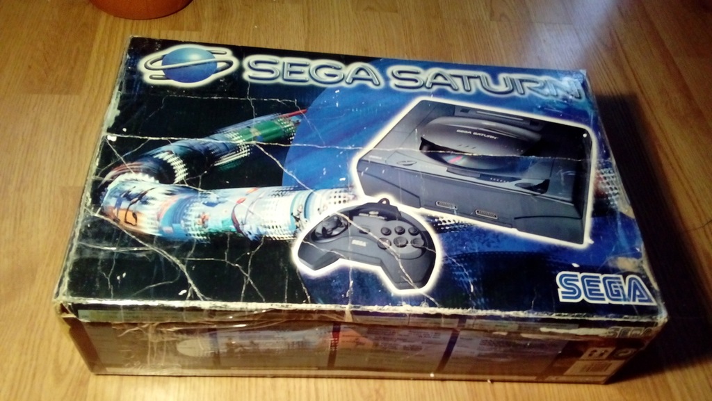 Sega Saturn w pudełku + 2 pady,katalogi,instrukcje