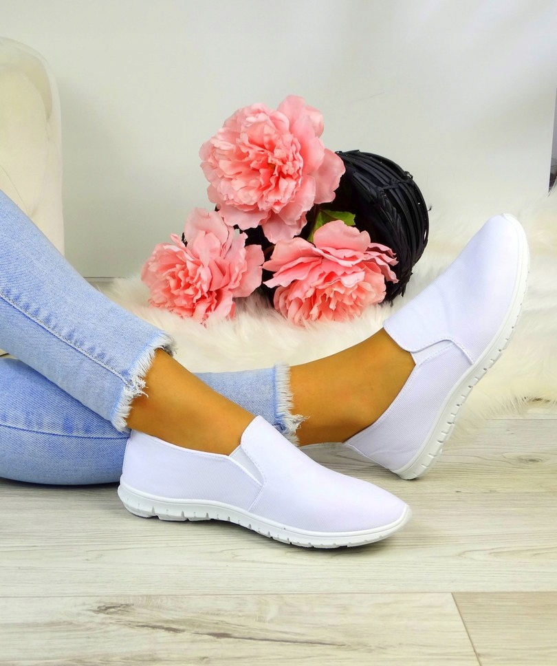 Купить Белые женские кроссовки из гибкой лайкры: отзывы, фото, характеристики в интерне-магазине Aredi.ru