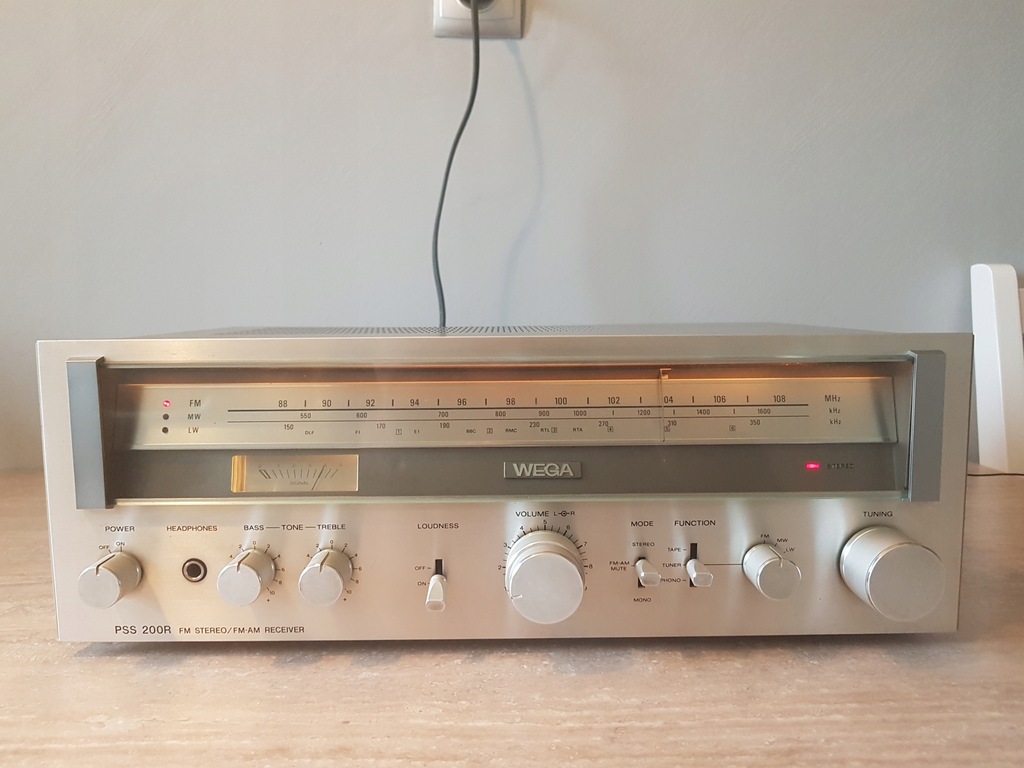 SONY/WEGA PSS-200R VINTAGE.